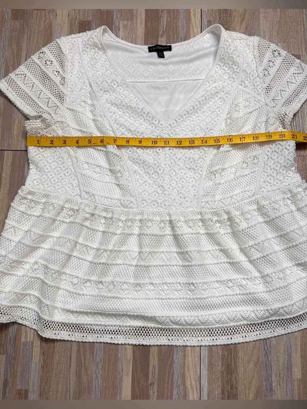 Lane Bryant Creamy White Lace Knit V-Neck Peplum Top Women’s Plus Size 22/24 (2x